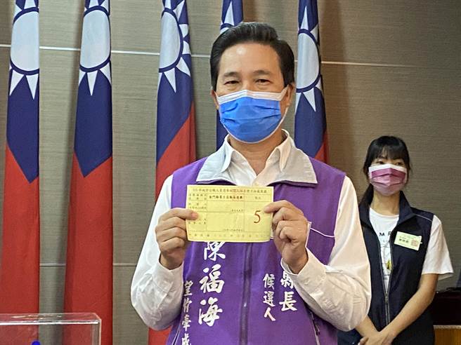 前县长陈福海抽到5号，「5福临门」，让金门的乡亲都能过好日子是他的期望(于家麒摄)