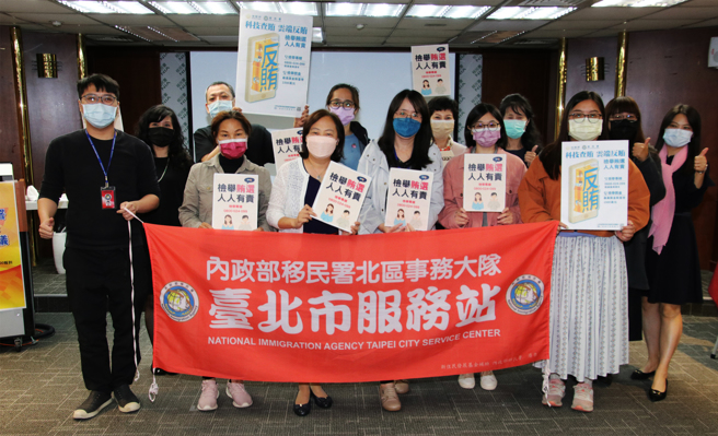 移民署北区事务大队臺北市服务站主任苏慧雯提醒今年11月26日即将举行中华民国地方公职人员选举，检举贿选人人有责。 (移民署北市服务站提供)