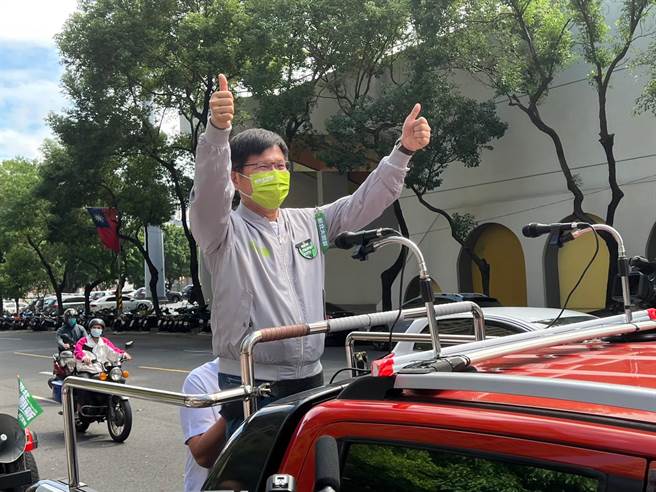 林佳龙首场车队扫街选在板桥区。（王扬杰摄）