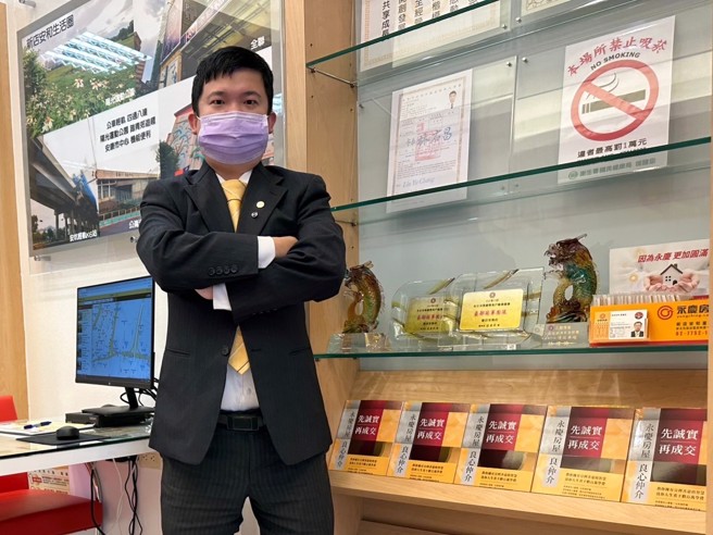 李佑麟表示，很多黑心房仲会联手投机客贱卖屋主房屋再转手获利，消费者不可不慎。(图/永庆房屋提供)