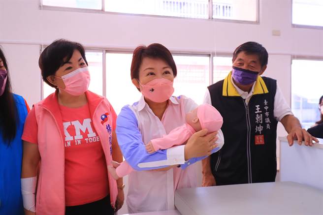 市长卢秀燕未亲自前往抽籤，她说，市政优先是她对市民的承诺，所以以市政为主。（陈淑娥摄）