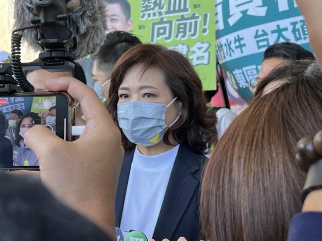 民进党新竹市长候选人沈慧虹表示，高虹安身兼主委以及市长候选人，提名人选多有争议，除了屡传酒驾问题外，这次又涉嫌贿选，高虹安难辞其咎，也呼吁她不要再切割。（王惠慧摄）