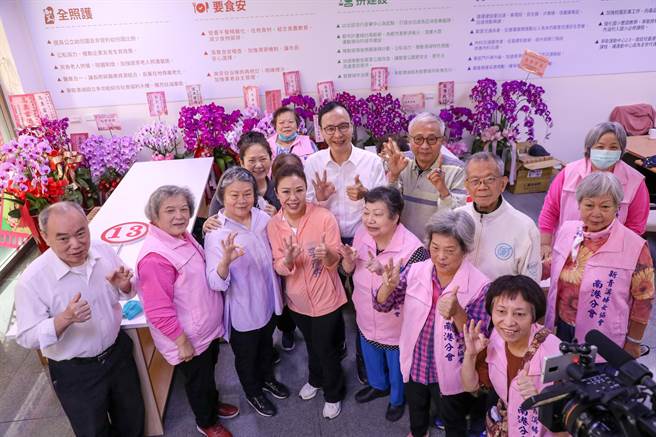 国民党主席朱立伦今天出席北市议员参选人李彦秀竞总成立大会。（国民党文传会提供／杨亚璇台北传真）