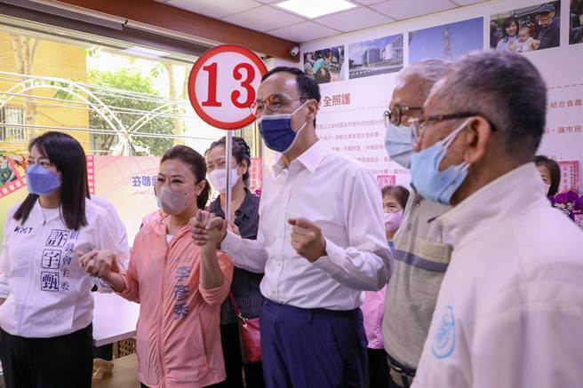 国民党主席朱立文今天上午前往北市议员候选人李彦秀竞选总部成立大会站台。（国民党文传会提供／杨亚璇台北传真）