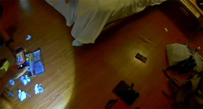 员警于现场发现毒品。（翻摄照片／高雄洪靖宜传真）