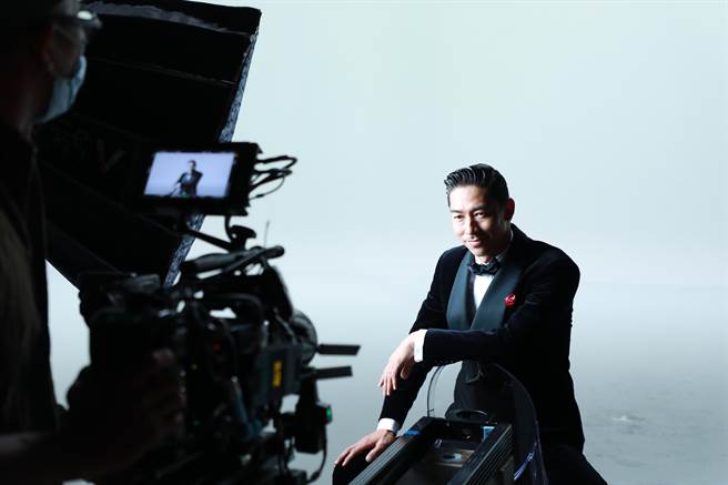 AKIRA近日陪伴爱妻回台长住，也接了不少工作代言。（LDH提供）