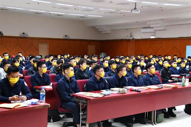 警大毕业生23人、警专毕业生138人今到新北市警察局报到。（新北市警察局提供）