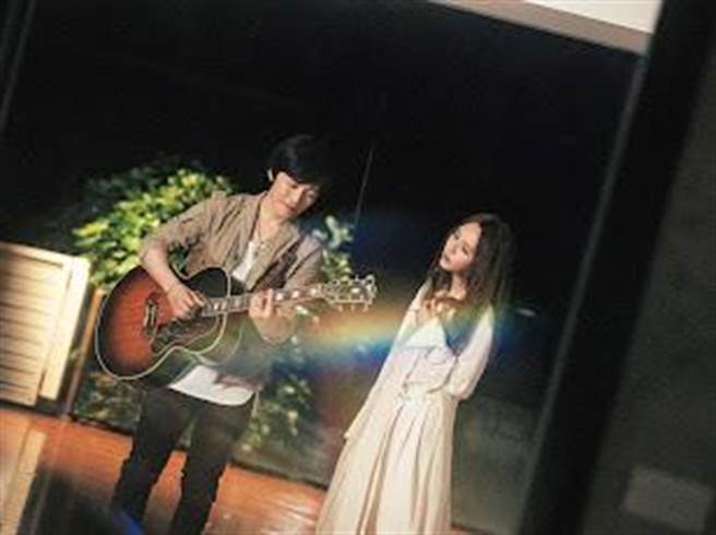 五月天怪獸為法蘭跨刀拍攝〈那種朋友〉MV。（相映國際提供）