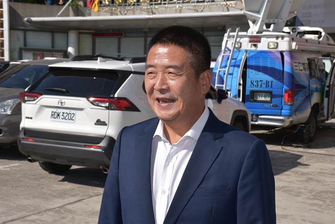 民进党苗栗县长候选人徐定祯21日抽籤抽中4号，宣誓一定要苗栗政党轮替。（谢明俊摄）