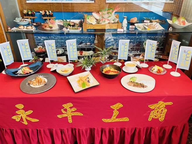 永平工商餐饮科为篮球队设计应援餐点，营养配置符合运动员所需的醣类、脂肪与蛋白质在膳食中的比例。（蔡明亘摄）