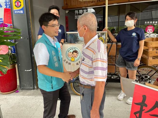 「阿港伯」长孙林儒旸抽中23号，感受到庶民生活负担，盼大家助他一臂之力回乡服务。（林儒旸提供／杨静茹南投传真）