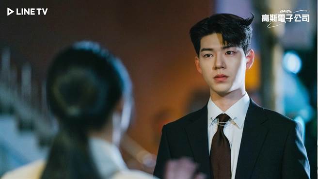 裴贤圣在剧中饰演超级富二代。（LINE TV提供）