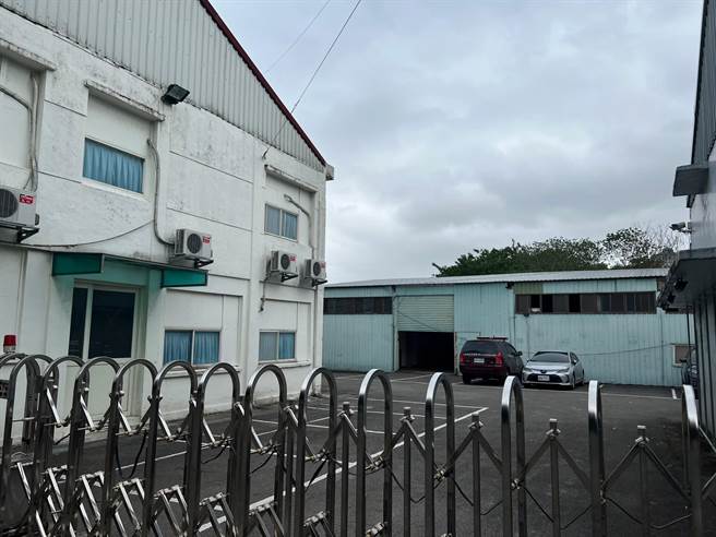 庄敬高职被投诉，「民生宿舍」是由学校旁的工厂临时改建而成。（李奇叡摄）