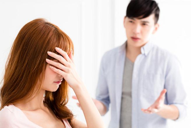 原PO想结婚，但男友却以「薪水还不够」拒绝。（图／shutterstock）
