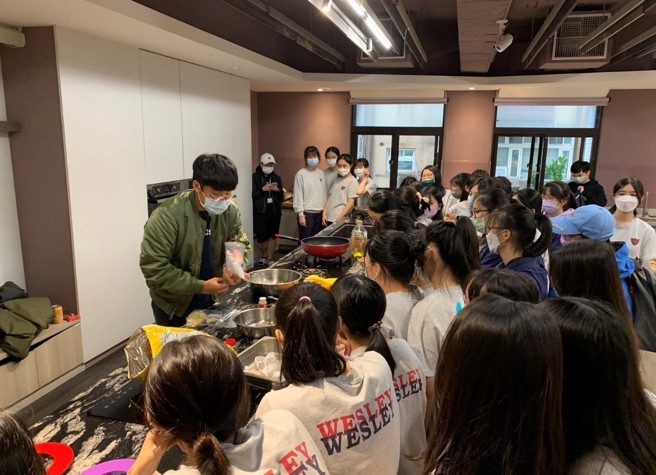 为鼓励青年创业，基隆市政府鼓励高中职、大专院校社团提案，从教育开始培育学生的知能素养与实作经验。(图/ 基隆市政府提供)