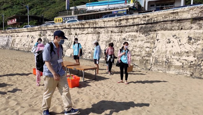 透过公共服务，让青年学子对于环境生态、海洋永续等议题，有更深的认识。(图/ 基隆市政府提供)