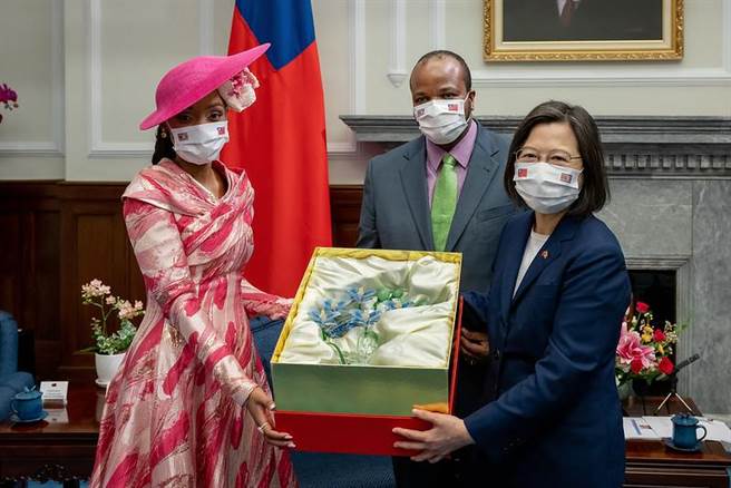 与史国签署联合声明 史王：有助两国开发战略石油储备设施有好发展。总统府提供