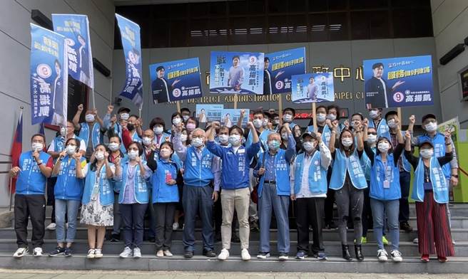 北市候選人號次抽籤21日登場，大安、文山區市議員候選人高揚凱抽到幸運9號。（高揚凱提供／張芷瑜台北傳真）