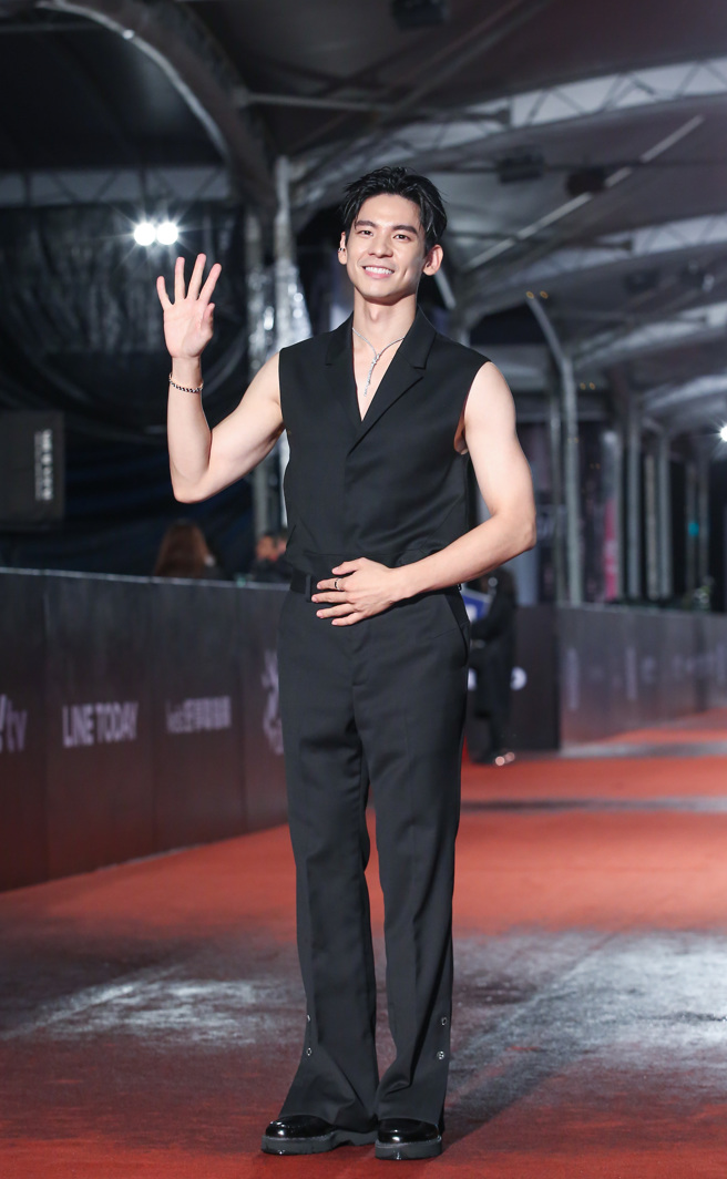 林柏宏穿上短袖背心大秀壮硕身材。（图／陈俊吉）