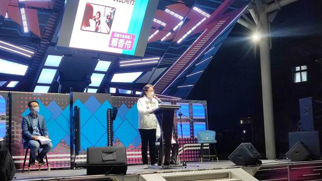 桃园市议员牛煦庭、桃园新选风今天举办「龟山棕线捷运市政擂台」，邀请4名市长候选人谈棕线。其中民眾党赖香伶到场。（赖佑维摄）