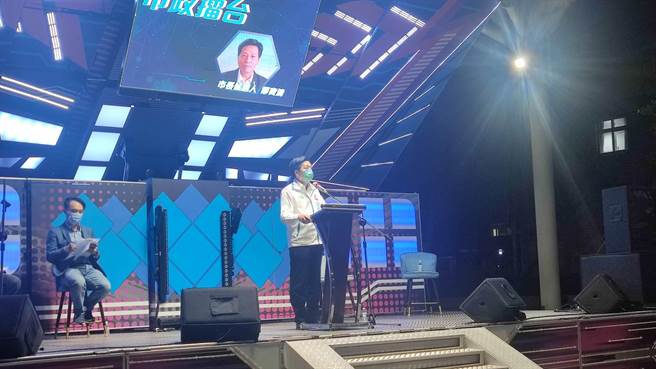 桃园市议员牛煦庭、桃园新选风今天举办「龟山棕线捷运市政擂台」，邀请4名市长候选人谈棕线。其中无党籍郑宝清到场。（赖佑维摄）