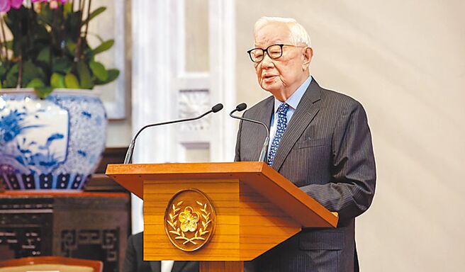 台积电创办人张忠谋第6度参与APEC，17日正式出发。（资料照／总统府提供）