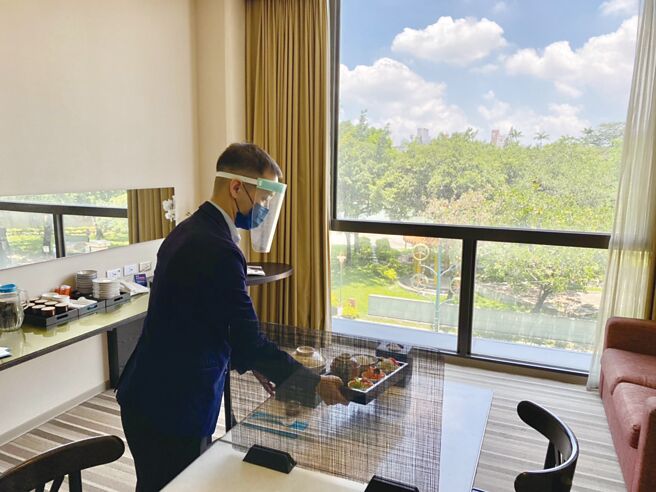 飯店旅宿業歡迎解封商機報到，卻苦無人力可以接客，提供額外獎金，仍難補足職缺，掀起一波搶人大戰。圖／本報資料照片