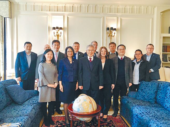 北科大代表团赴美国宾州州大缔约，共同出资深化能源、半导体的双边研究，合作培育相关科学与技术人才。图／北科大提供