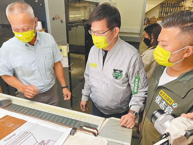 林佳龍參訪中和區印刷產業公司及廠房。（王揚傑攝）