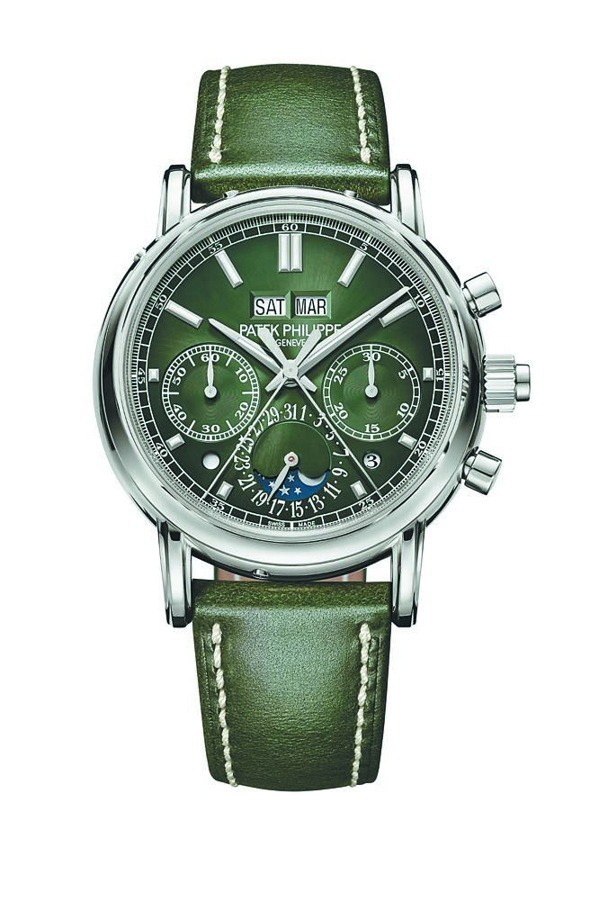 百达翡丽编号5204G-001双秒追针计时码表，兼备万年历功能，921万1000元。（Patek Philippe提供）