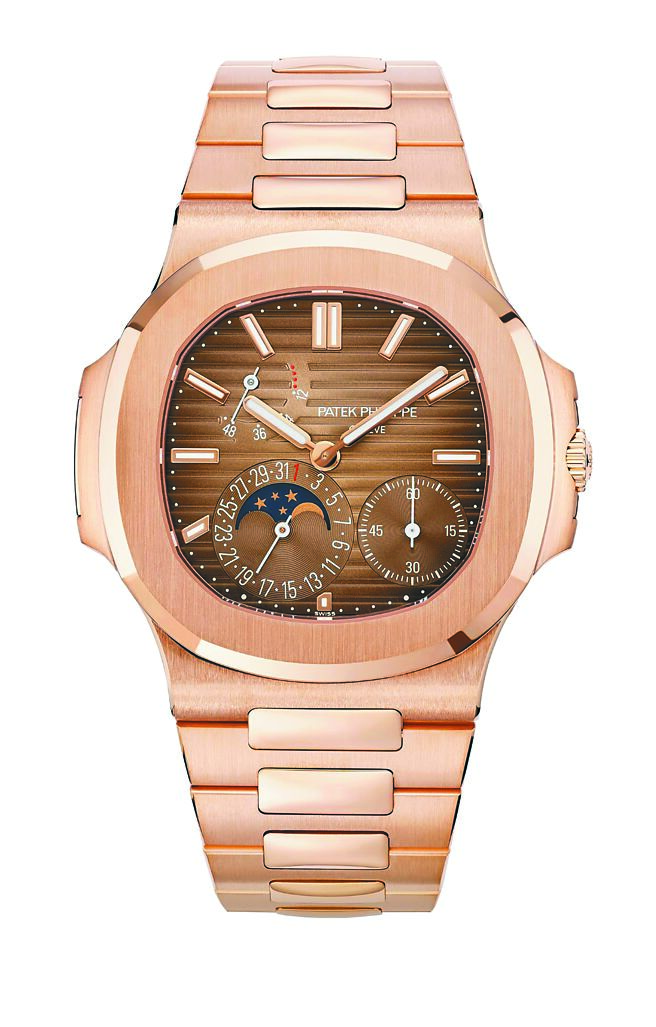 百达翡丽编号5712/1R-001金鹰Nautilus腕表备有指针式日期显示、月相显示与动力储备显示器三项复杂功能显示，241万5000元。（Patek Philippe提供）