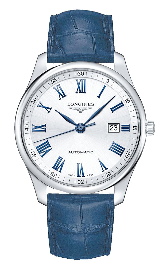 浪琴表Master巨擘系列42mm银色面盘蓝色皮革表带男表，7万2600元。（Longines提供）