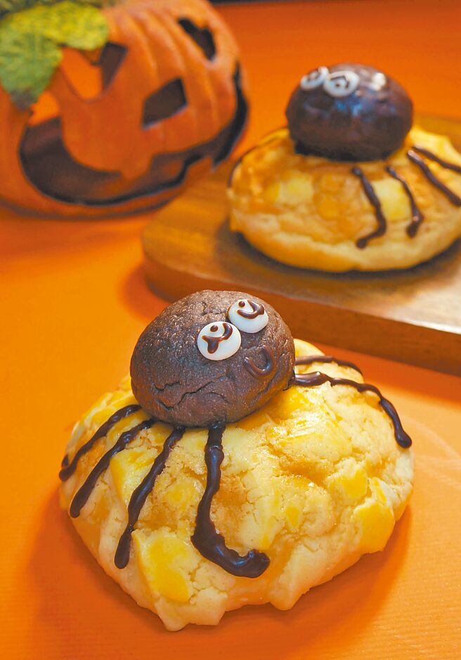 万圣节限定「蜘蛛菠萝」售价59元。（普诺麵包坊提供）