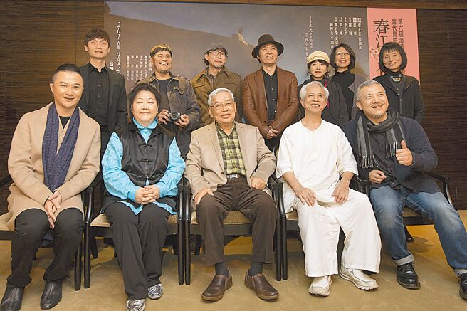 曾永義院士（前排中）致力於兩岸戲曲交流。（本報資料照片）