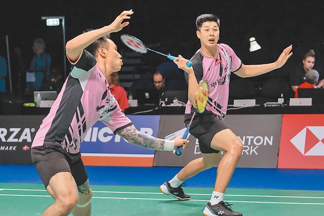 卢敬尧（右）、杨博涵晋级丹麦羽球公开赛男双8强。（香港体路提供）