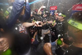 MLB》洗香檳浴受傷 太空人投手麥卡勒斯延後先發