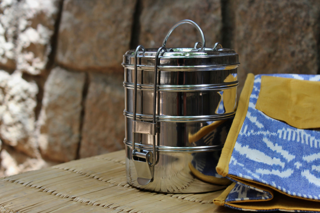 父親臨終前喊水缸有便當盒，三姐弟一看淚崩。（圖／shutterstock）