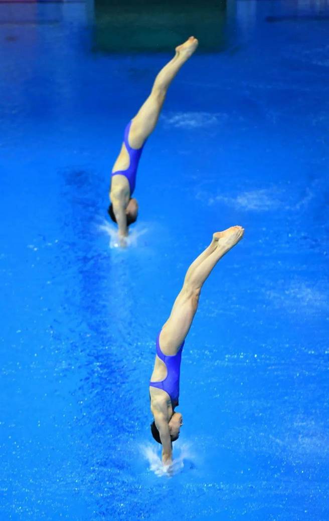 陈芋汐全红婵世界杯跳水首金开胡，大陆队已获三金一银。（新华社）