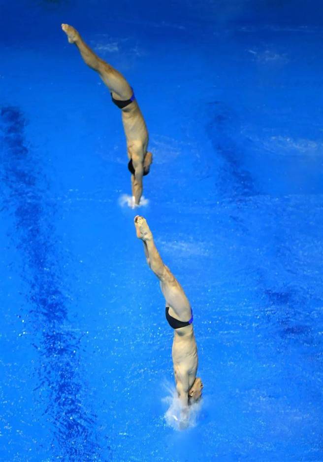 陈芋汐全红婵世界杯跳水首金开胡，中国选手杨昊／练俊杰获金。（新华社）