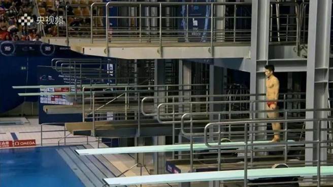 陈芋汐全红婵世界杯跳水首金开胡，男子3米板决赛中国选手王宗源获得金牌。（新华社）