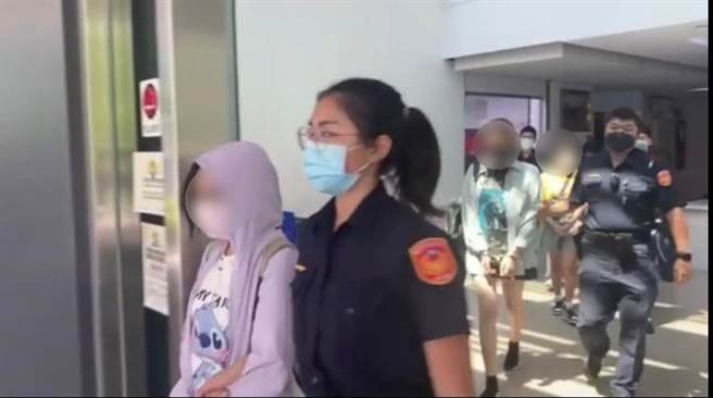 警方移送4名应召女法办。(警方提供／曹婷婷台南传真)