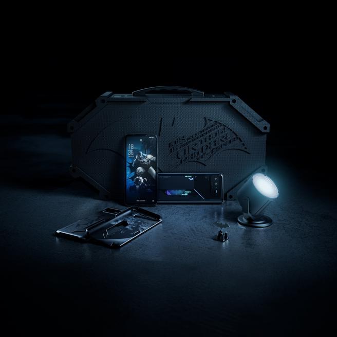 ROG Phone 6蝙蝠侠版，夜幕黑，12GB/256GB，定价3万5990元。（华硕提供）