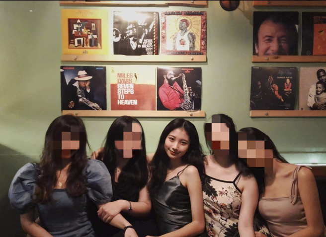 新北市市长侯友宜选举办公室政治实习生陈皓寧（中）。（图／取自陈皓寧脸书）