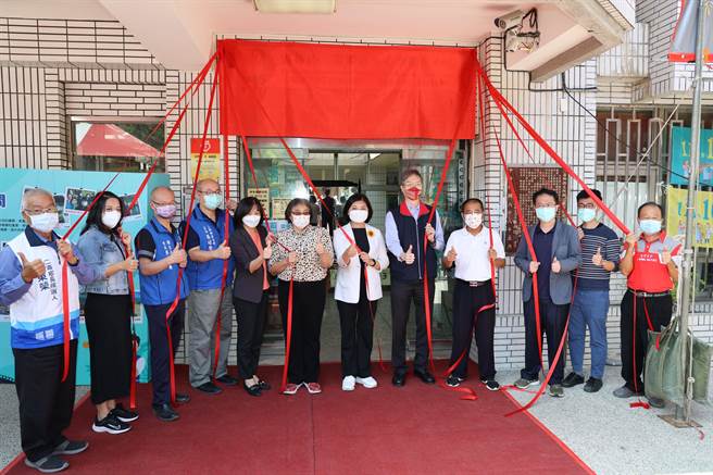 响应2022年世界心理健康日倡议主题「让全民心理健康福址成为全球优先」，云林县卫二崙乡社区心理卫生中心揭牌启用。（云林县政府提供）