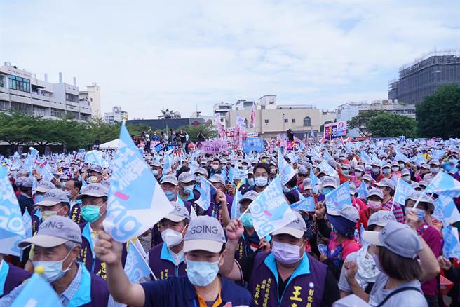 现场挤进超过7000个支持者相挺。（吴建辉摄）