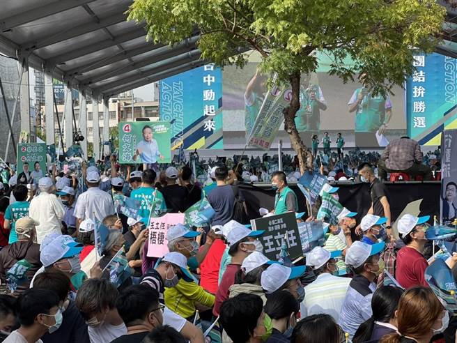 民进党台中市长候选人蔡其昌竞选总部成立，现场涌入近万名支持群眾。(林欣仪摄)