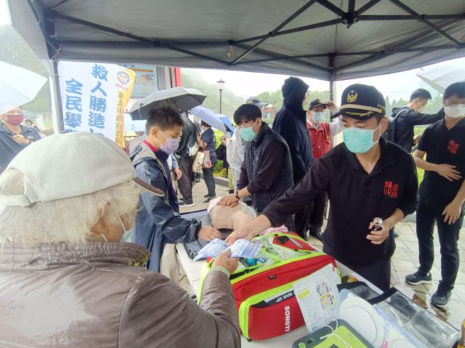 「知识小学堂挑战」活动，以学习单方式，设计防灾及核子事故相关题目，参与民眾可藉由摊位宣导内容或手机查询等方式完成学习，缴交学习单并全部答对者可获得限量好礼，