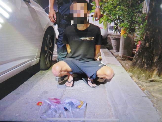 警方从车上找到大量毒品。（翻摄照片／高雄洪靖宜传真）