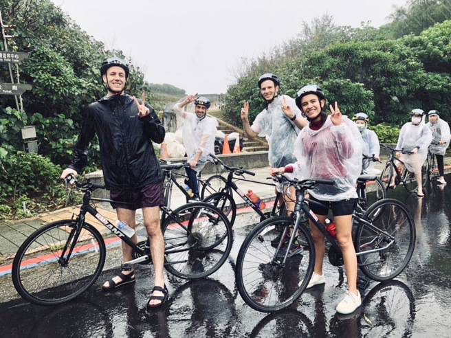 不少外国车手也来一同参加欣赏北海岸风景。（北观处提供）