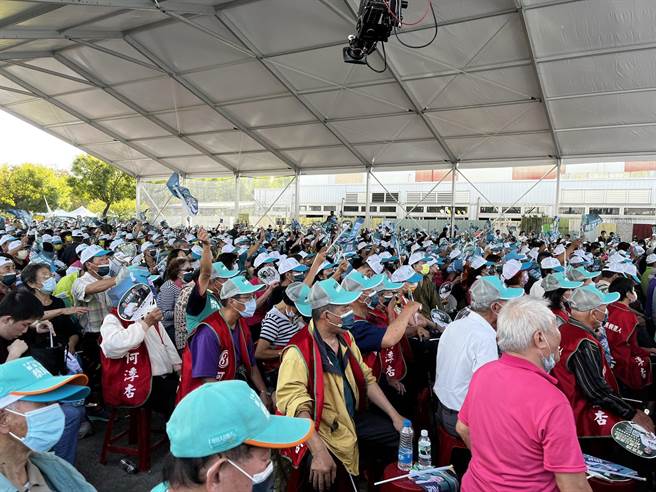民进党台中市长候选人蔡其昌竞选总部22日成立，现场涌入近万名支持者，场面热闹。（冯惠宜摄）